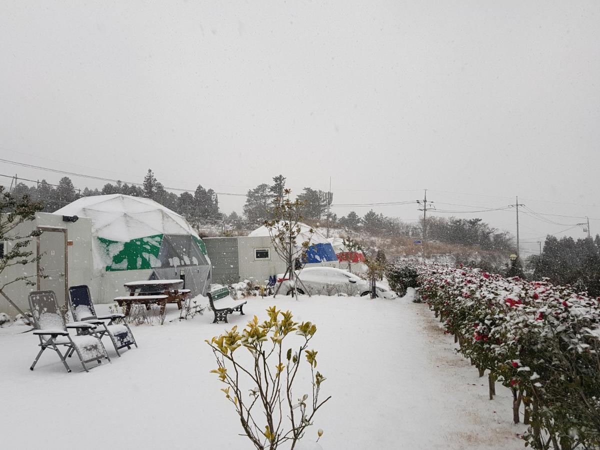 הוילה Jeju Starlight Glamping מראה חיצוני תמונה