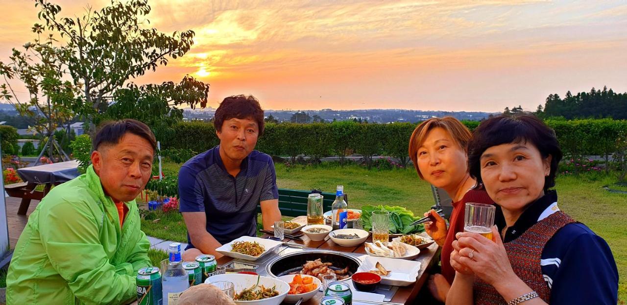הוילה Jeju Starlight Glamping מראה חיצוני תמונה