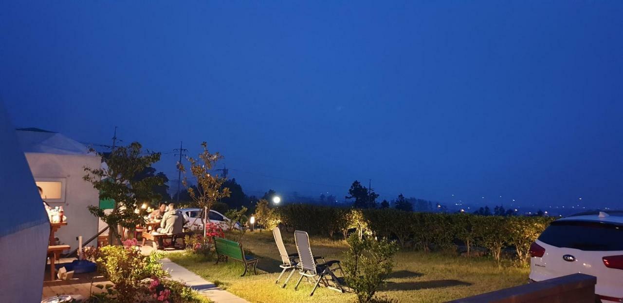 הוילה Jeju Starlight Glamping מראה חיצוני תמונה