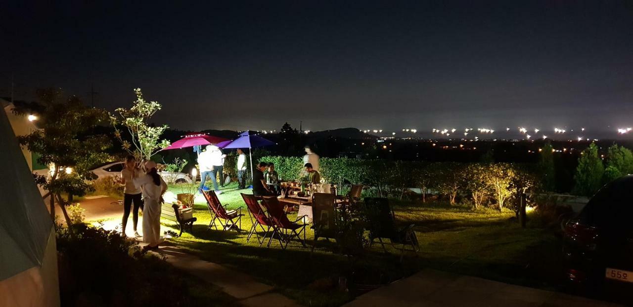 הוילה Jeju Starlight Glamping מראה חיצוני תמונה